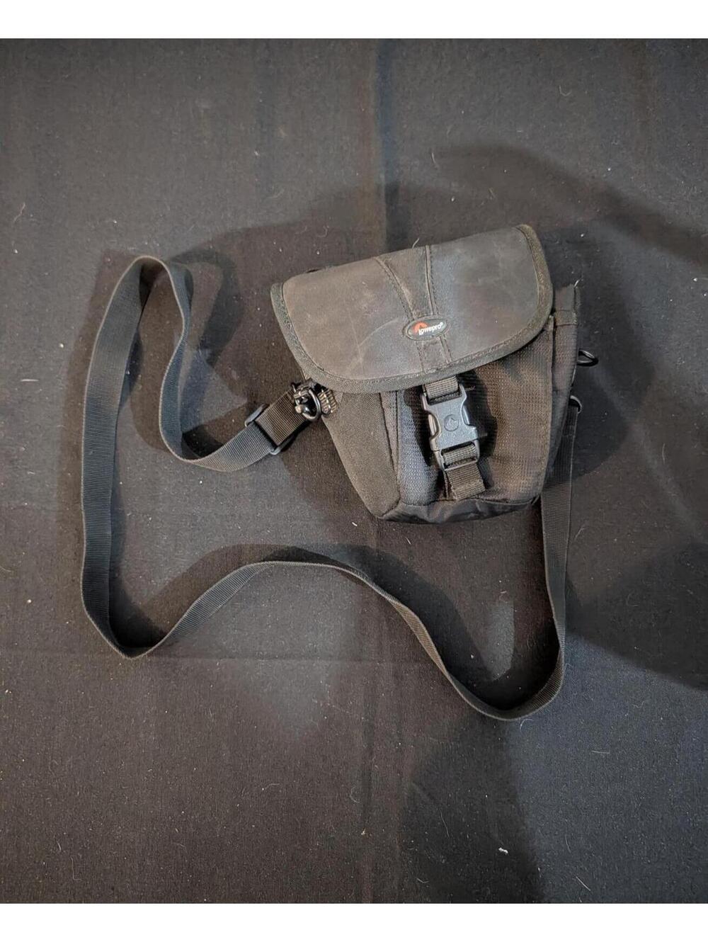 Lowepro Black Padded Shoulder Camera Bag Crossbody with Adjustable Strap